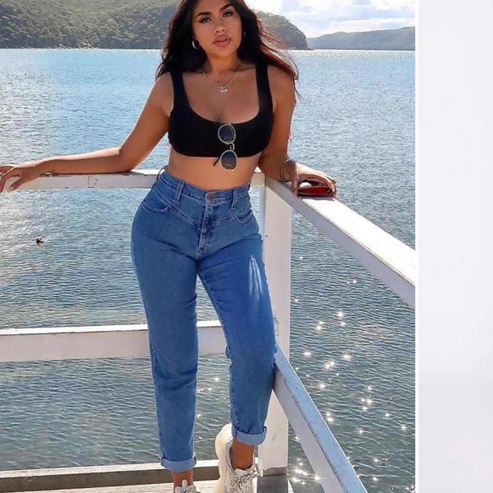 BRAND NEW!! High waisted mom jeans!